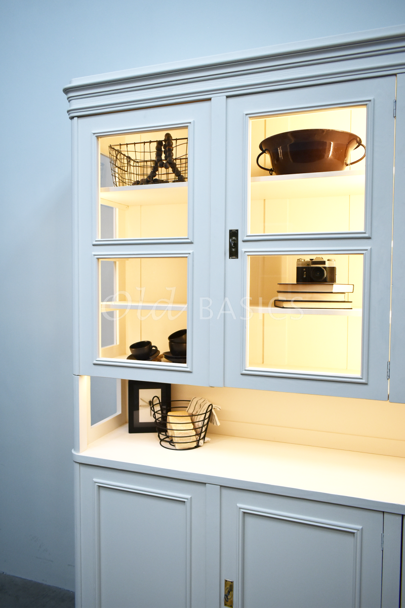 Detail van Buffetkast Amiens  LED, 3 deuren, RAL9001, crème, wit, materiaal hout